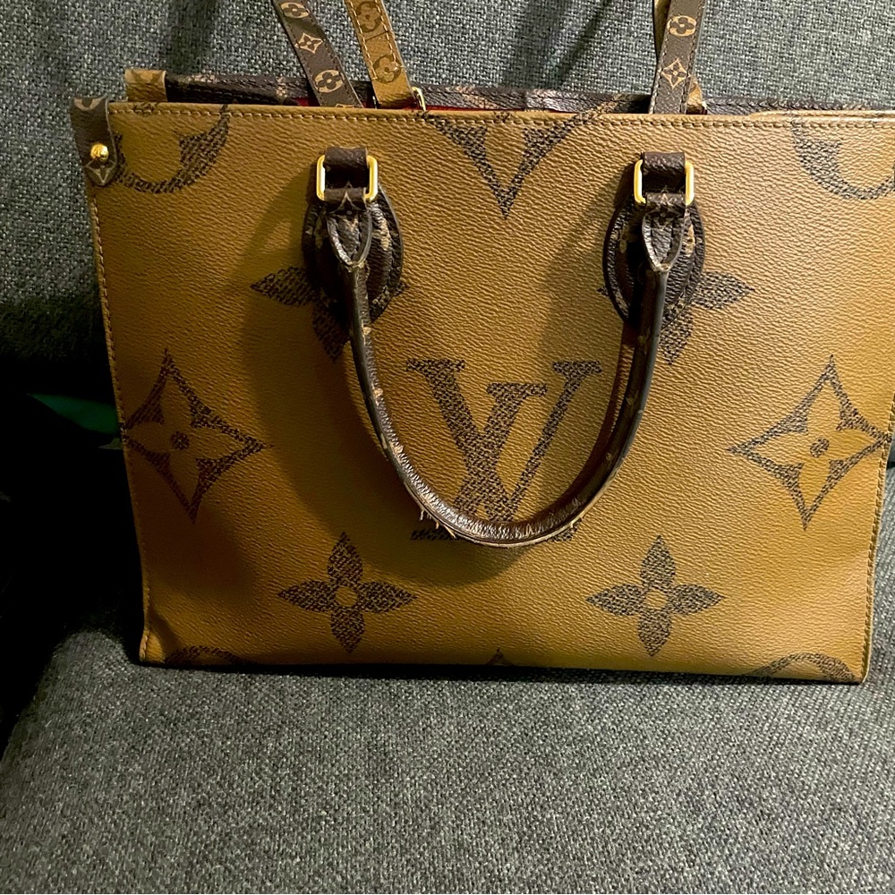 COPY - Louis Vuittion OntheGO Bag !!